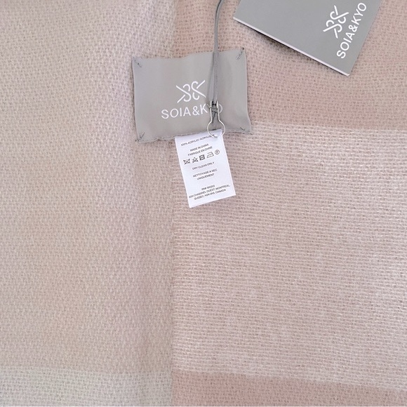 New SOIA & KYO woven color blocked open wrap/scarf/cardigan with fringe trim - Picture 6 of 10